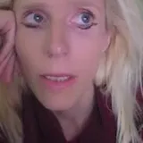 Sophie Reyer liest aus ihrem Buch at 0:17