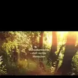 Natur-B Roll mit Slogan über Menschenrechte at 0:01