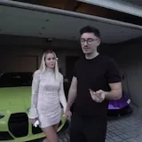 Vlog en garaje con coches deportivos at 0:48