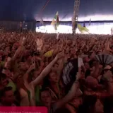JADE performs Angel of My Dreams at Glastonbury and pulls the crowd into at 0:22
