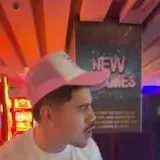 Man bets $200 on casino slots at 0:01