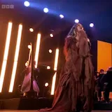 JADE sings Angel Of My Dreams on the Mercury set at 0:40