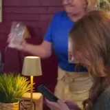 Chonda sitcom scene: group chat gossip at cafe at 0:01