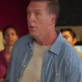 Sitcom scene: man tells crowd to keep joking at 0:01